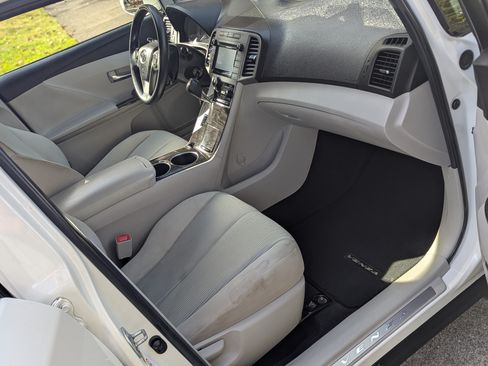Used 2015 Toyota Venza LE image 25