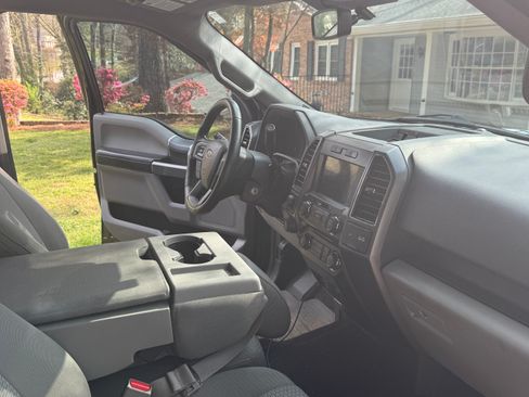 Used 2017 Ford F150 XLT w/ Equipment Group 302A Luxury image 12