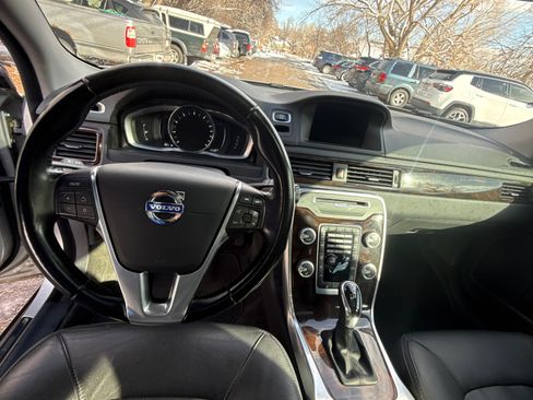 Used 2015 Volvo XC70 T6 w/ Proximity Package image 18