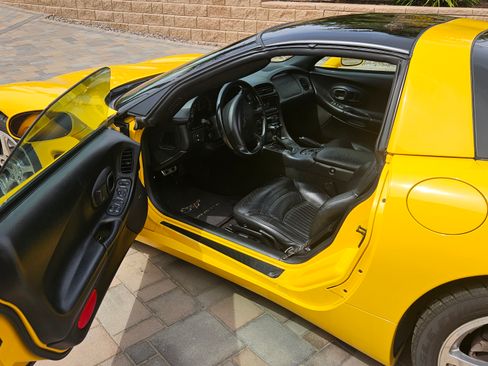 Used 2003 Chevrolet Corvette Coupe w/ Preferred Equipment Group image 9