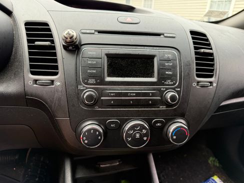Used 2015 Kia Forte LX w/ Popular Package FWD image 9