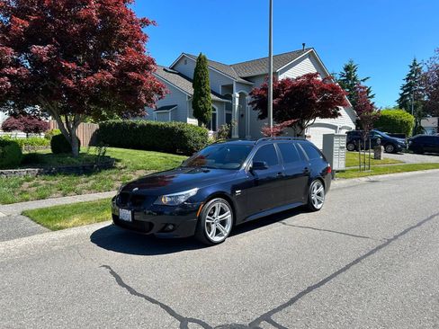 Used 2010 BMW 535i xDrive Wagon image 10