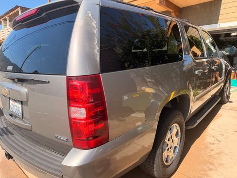 Used 2008 Chevrolet Suburban LT RWD image 6