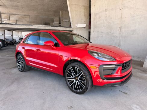 Used 2023 Porsche Macan AWD/4WD image 8