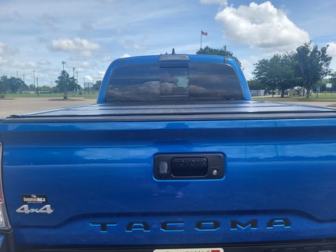 Used 2017 Toyota Tacoma Limited w/ Tow Package AWD/4WD image 28