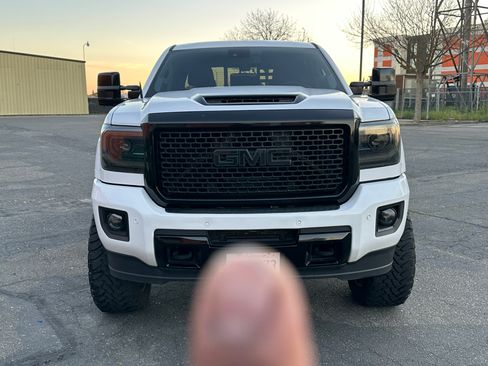 Used 2017 GMC Sierra 2500 Denali w/ Duramax Plus Package image 8