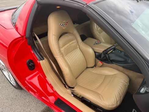 Used 2004 Chevrolet Corvette Coupe w/ Roof Package image 21