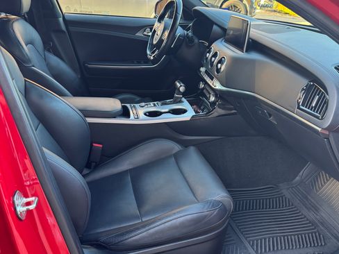 Used 2018 Kia Stinger GT1 RWD image 12