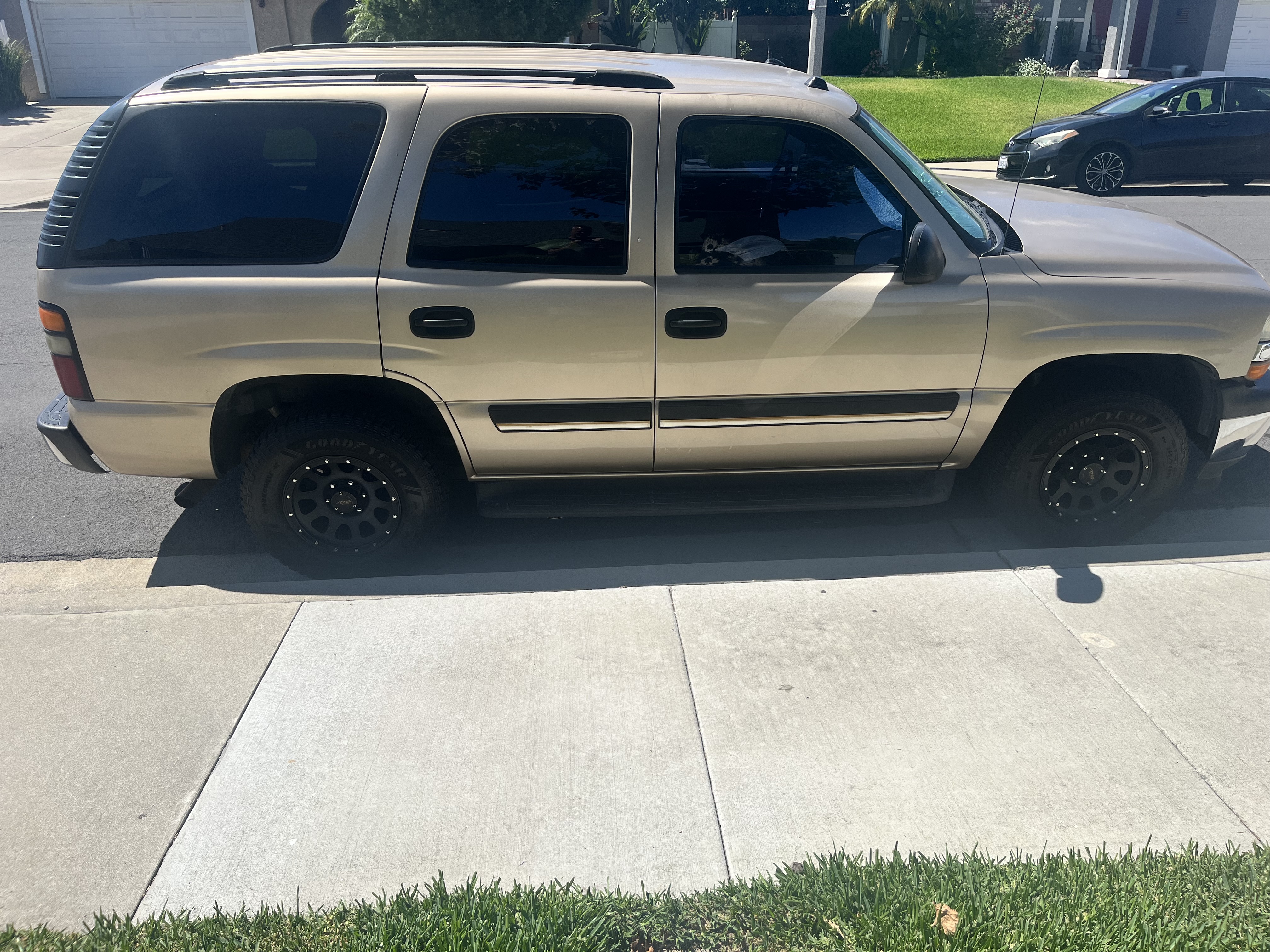 Used 2005 Chevrolet Tahoe LS w/ Preferred Equipment Group RWD image 2