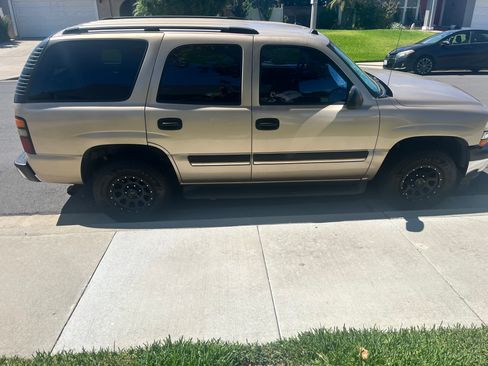 Used 2005 Chevrolet Tahoe LS w/ Preferred Equipment Group RWD image 2
