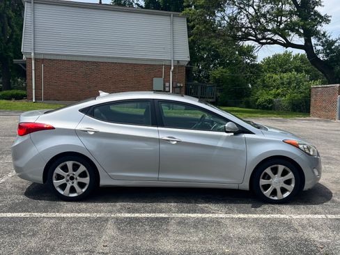 Used 2011 Hyundai Elantra Limited FWD image 4