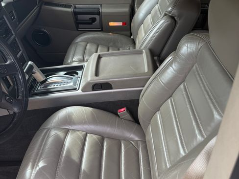 Used 2003 HUMMER H2 w/ Preferred Equipment Group image 8