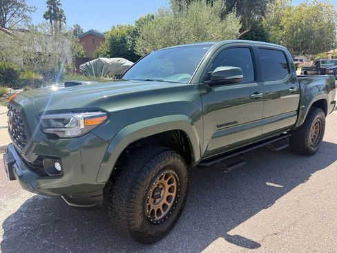 Used 2022 Toyota Tacoma TRD Sport w/ Technology Package image 24