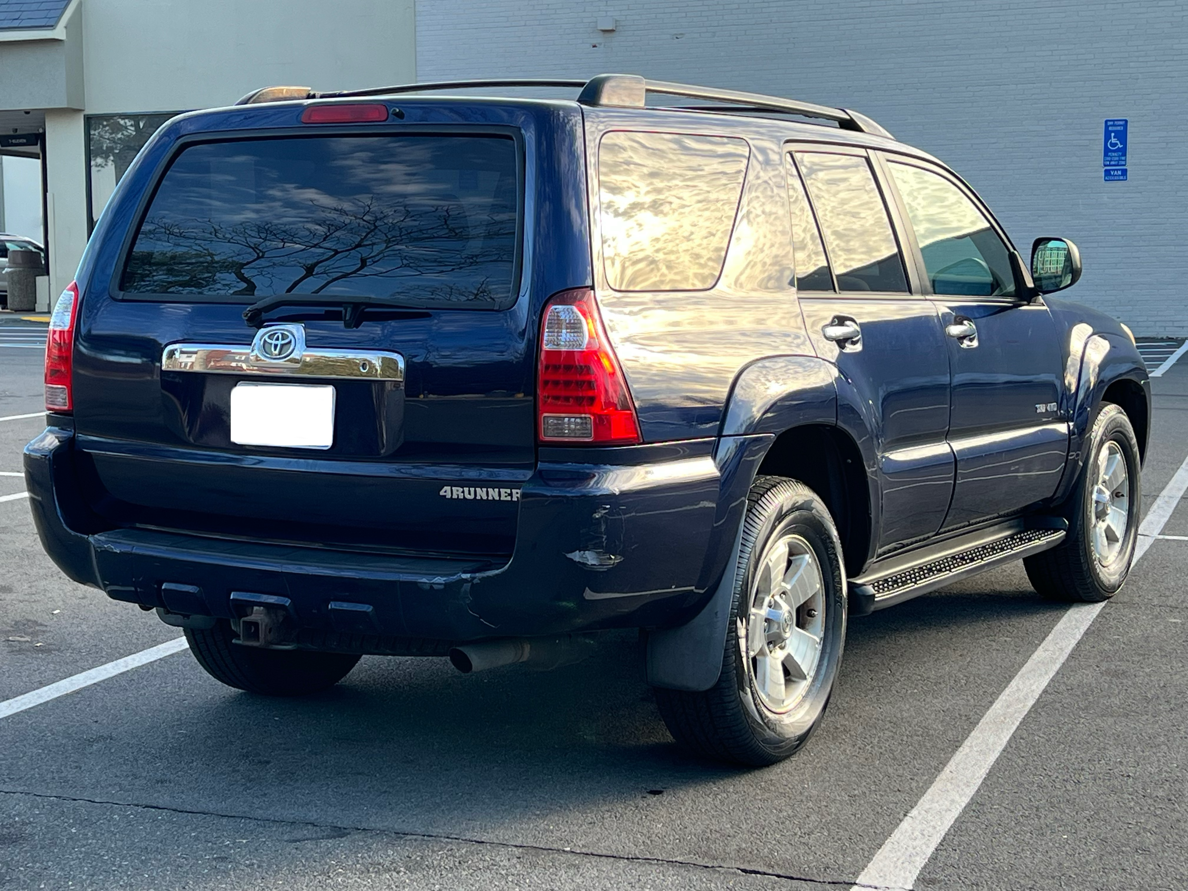 Used 2007 Toyota 4Runner SR5 AWD/4WD image 4