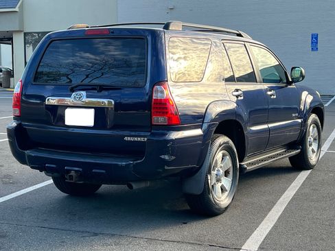 Used 2007 Toyota 4Runner SR5 AWD/4WD image 4