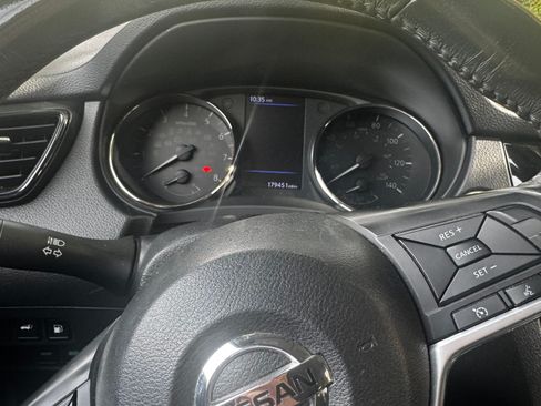 Used 2018 Nissan Rogue SV image 6