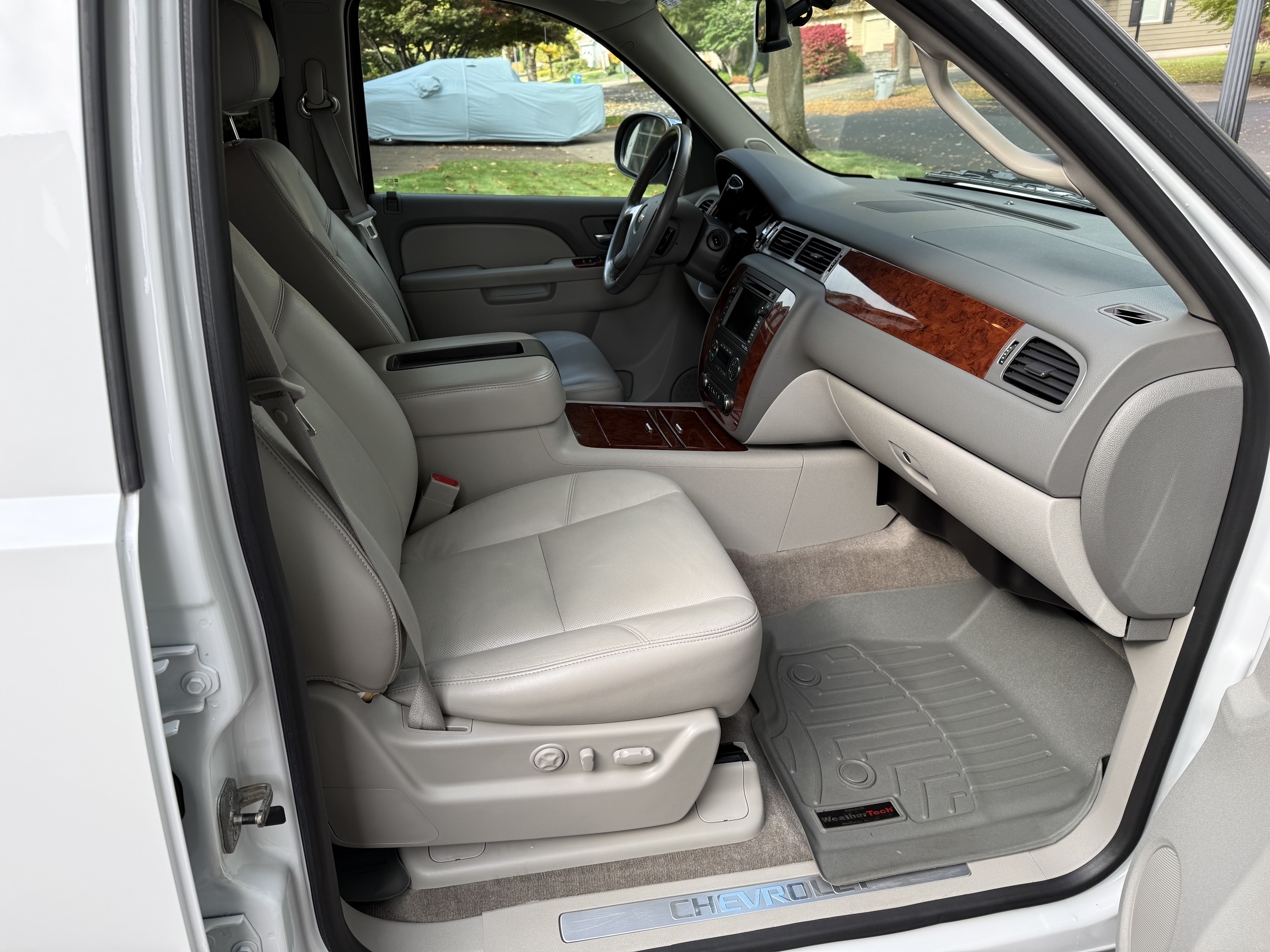 Used 2011 Chevrolet Tahoe LTZ AWD/4WD image 11