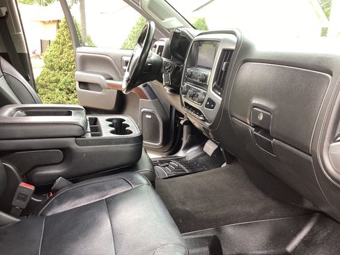 Used 2018 GMC Sierra 2500 SLT w/ Duramax Plus Package AWD/4WD image 30