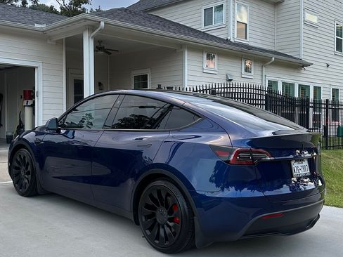Used 2023 Tesla Model Y Performance AWD/4WD image 18