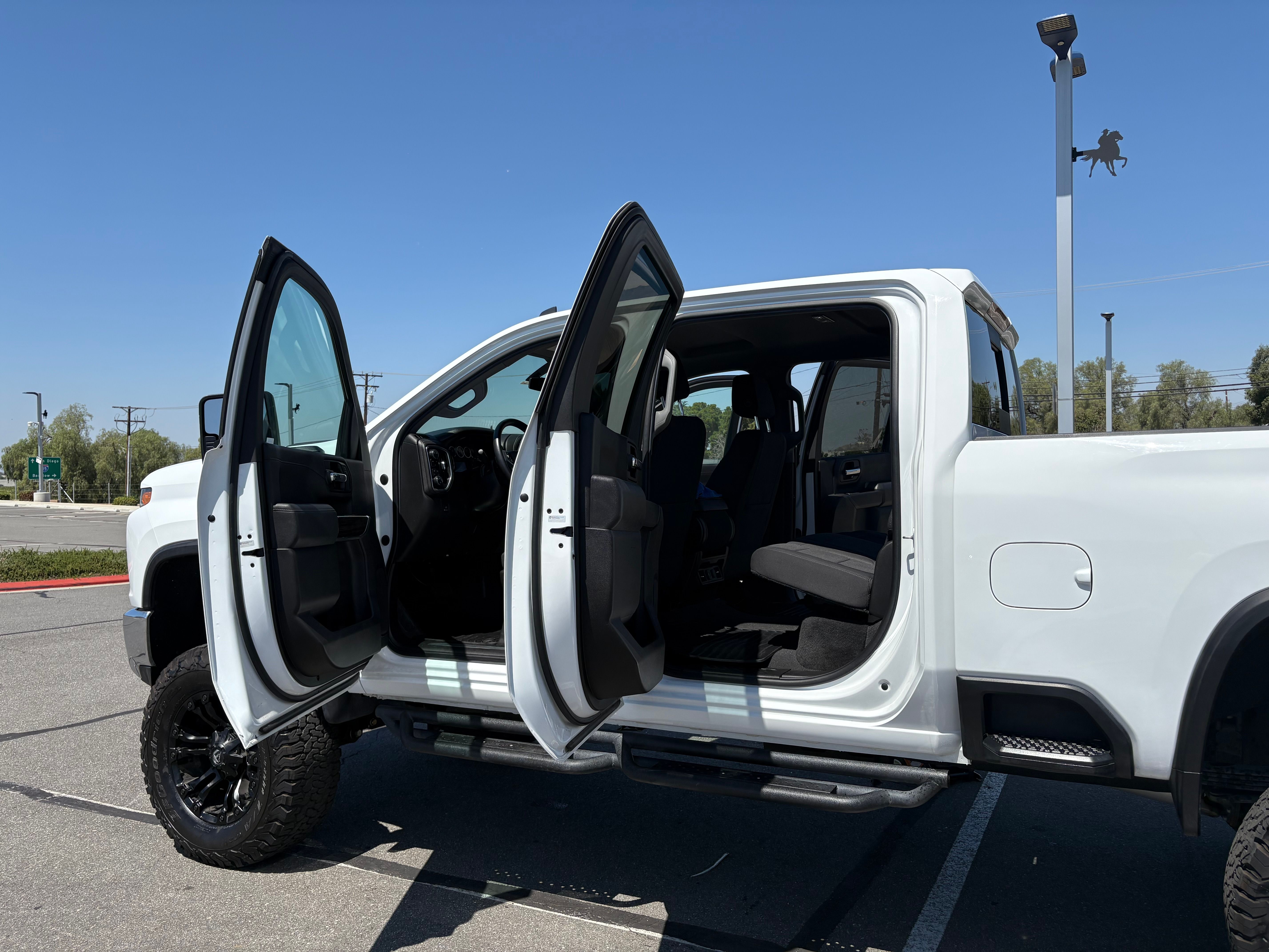Used 2022 Chevrolet Silverado 2500 LT w/ Convenience Package AWD/4WD image 2