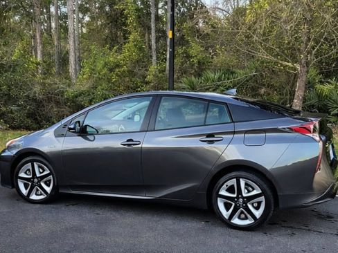 Used 2017 Toyota Prius Four Touring image 4