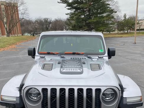 Used 2020 Jeep Gladiator Rubicon image 2