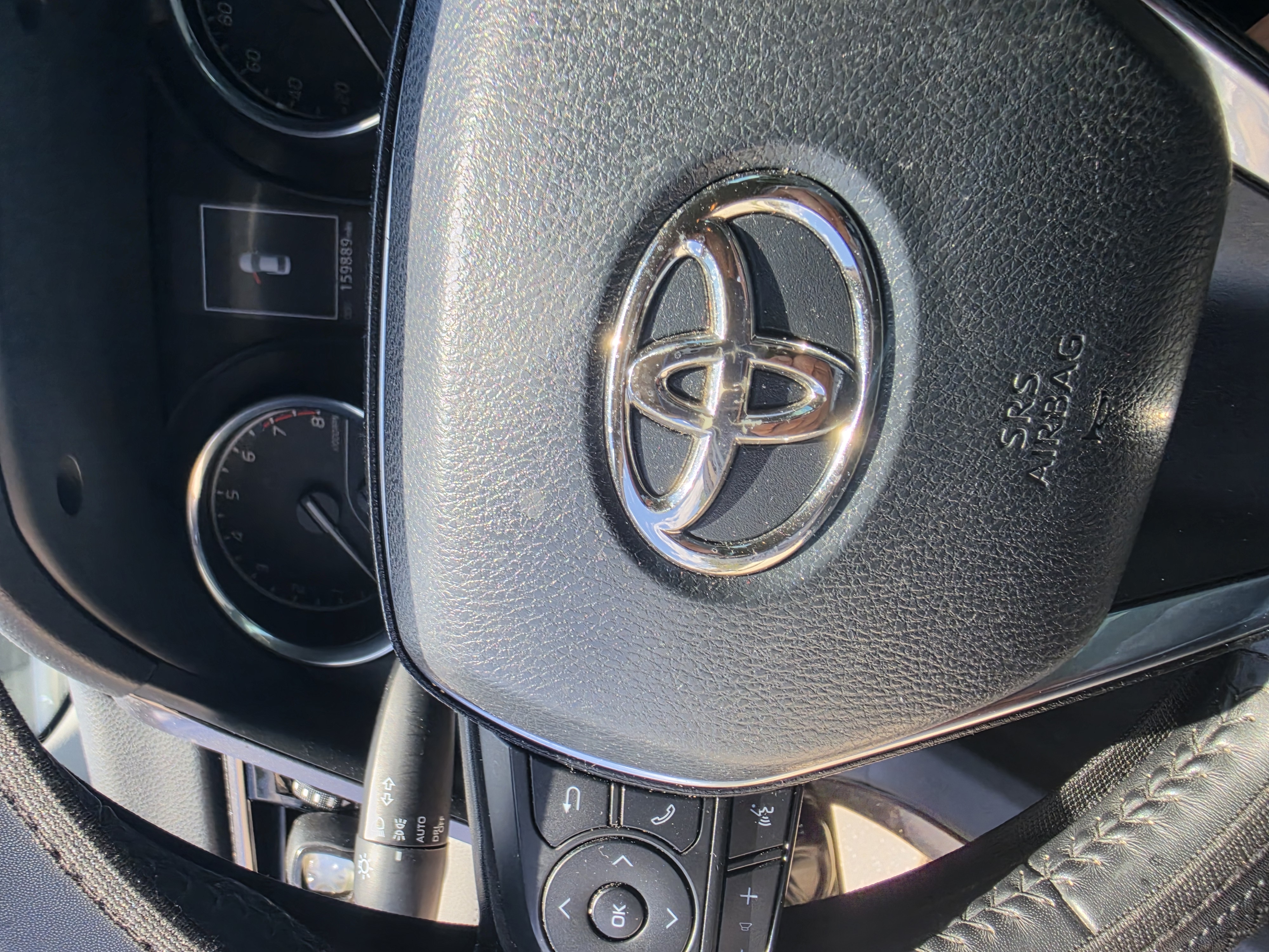 Used 2019 Toyota Camry SE FWD image 5