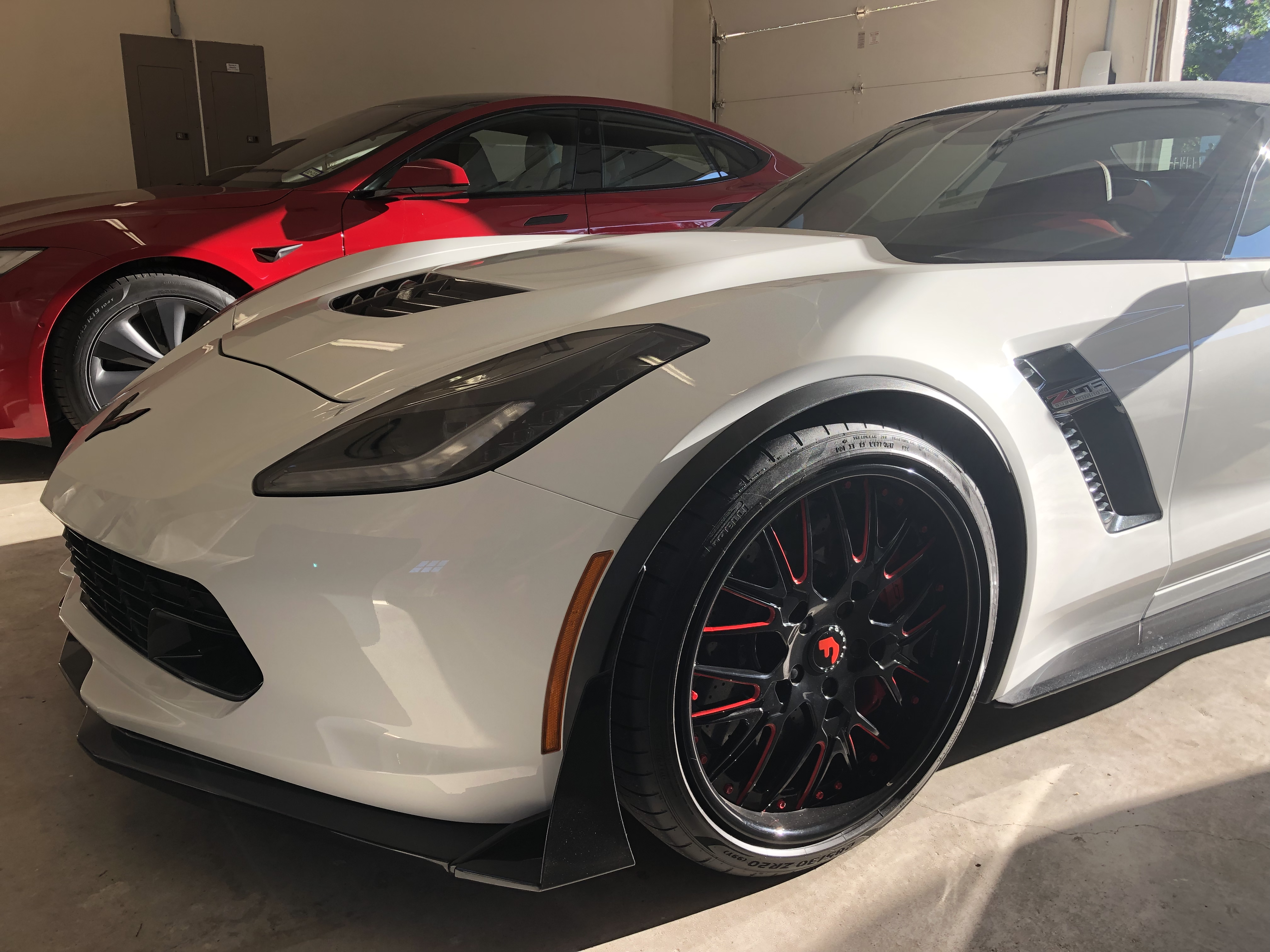 Used 2015 Chevrolet Corvette Z06 w/ 3LZ Preferred Equipment Group RWD image 19