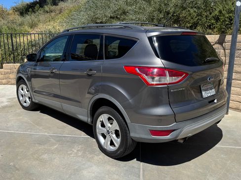 Used 2013 Ford Escape SE FWD image 2