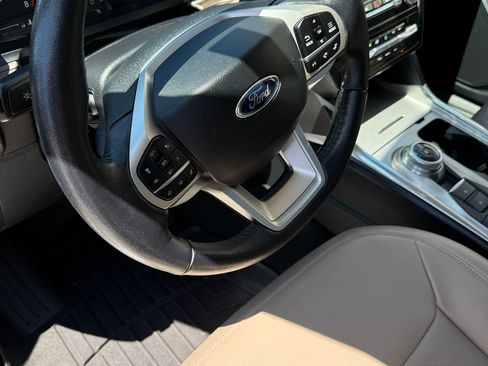 Used 2021 Ford Explorer Limited w/ Equipment Group 301A image 8