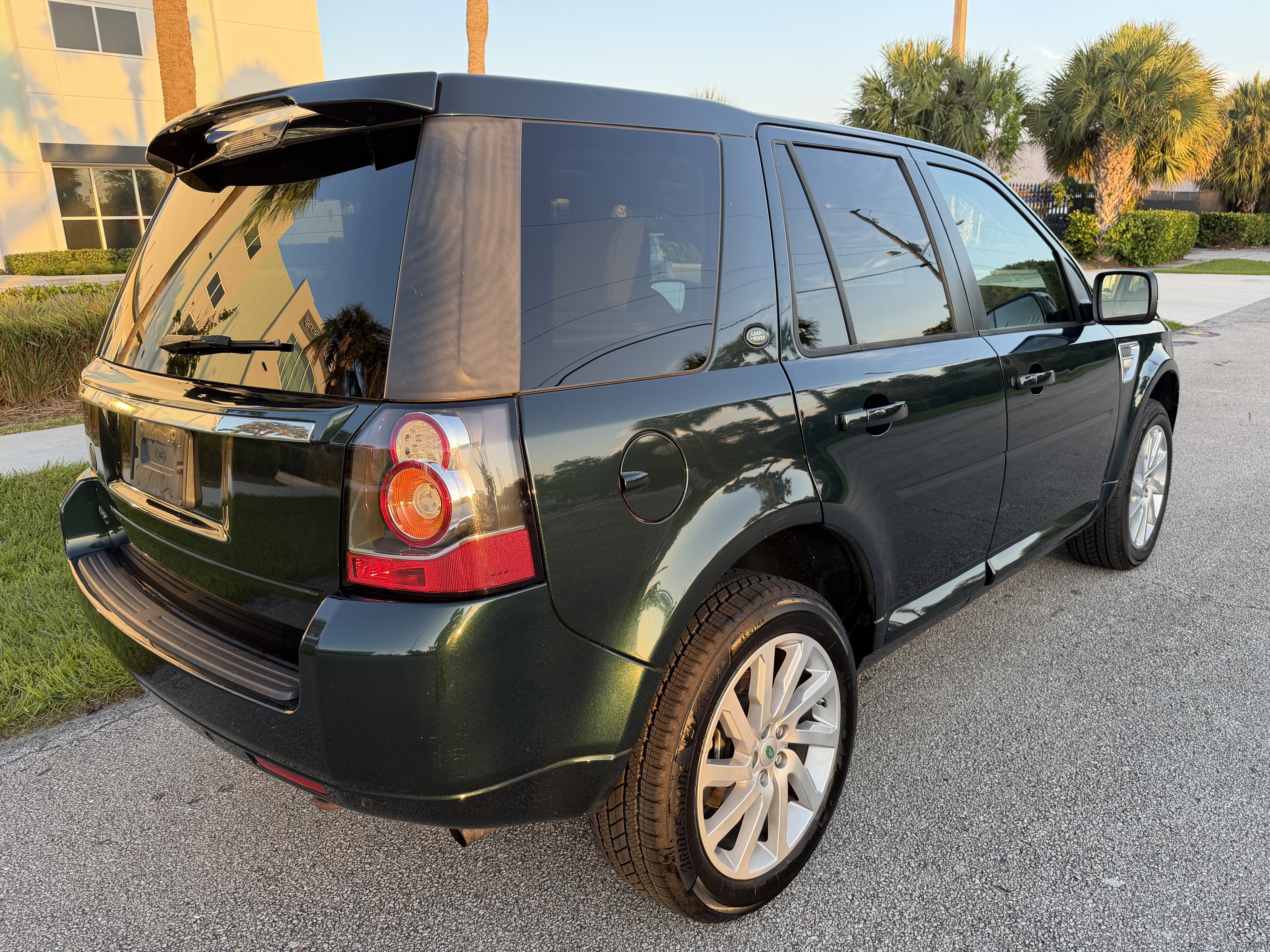 Used 2013 Land Rover LR2 AWD/4WD image 8