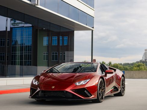 Used 2022 Lamborghini Huracan EVO image 1