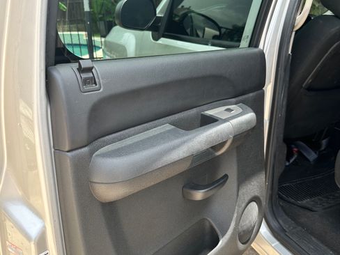 Used 2011 Chevrolet Silverado 1500 LT w/ Interior Plus Package AWD/4WD image 8