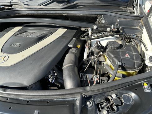 Used 2010 Mercedes-Benz GL 550 GL 550 Sport Utility 4D image 27