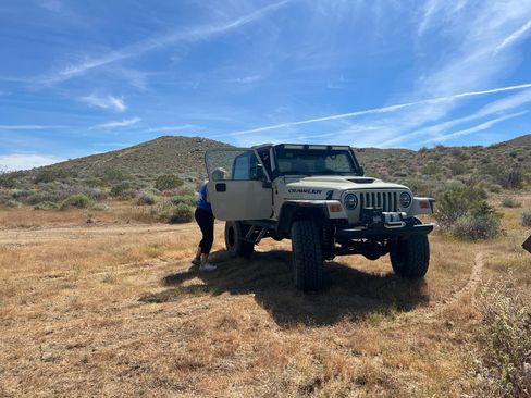 Used 2005 Jeep Wrangler Sport w/ 30" Tire & Wheel Group AWD/4WD image 2