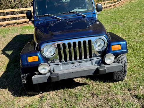 Used 2005 Jeep Wrangler Unlimited image 2