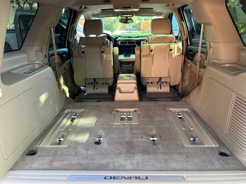 Used 2011 GMC Yukon Denali AWD/4WD image 14