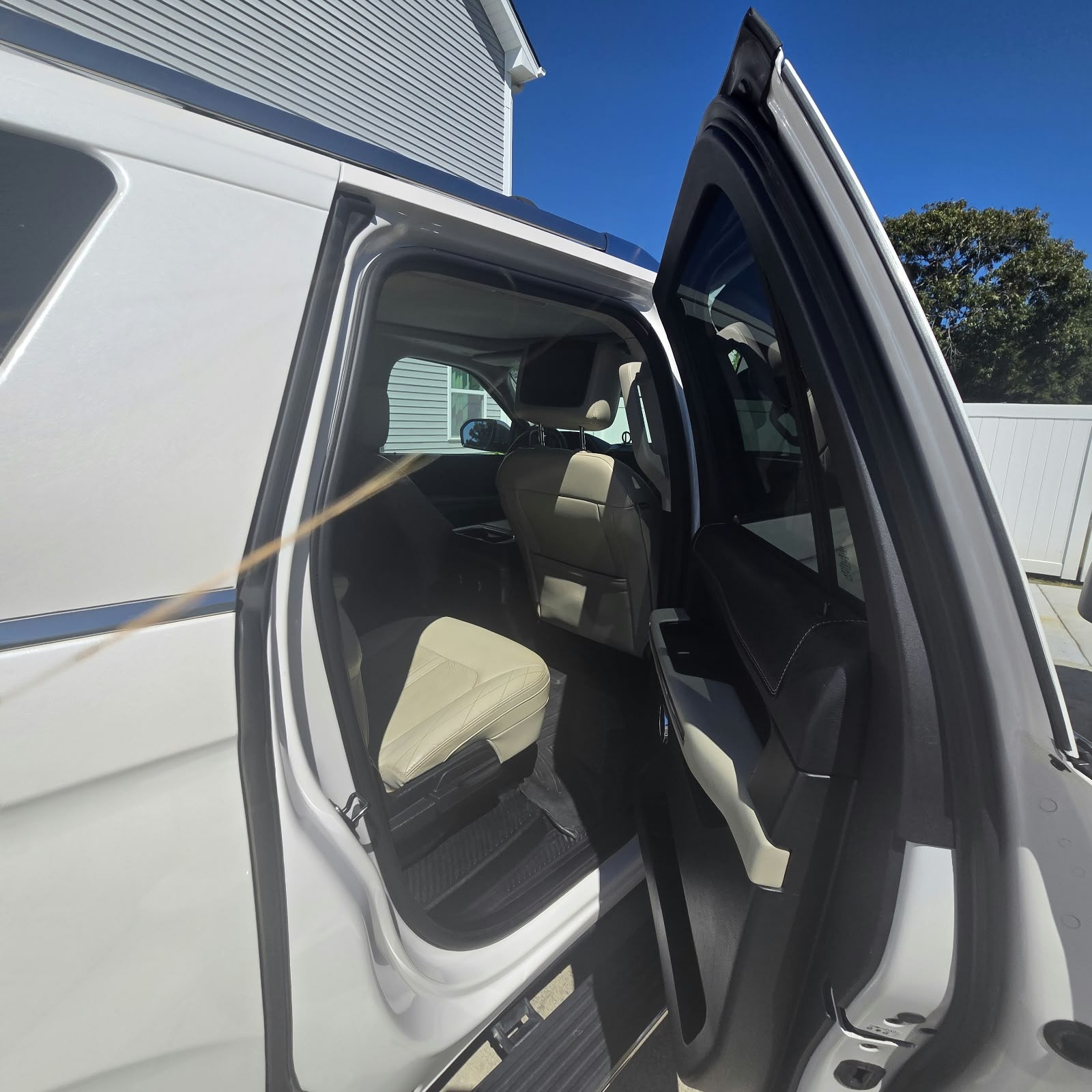 Used 2019 Ford Expedition Max Platinum AWD/4WD image 5