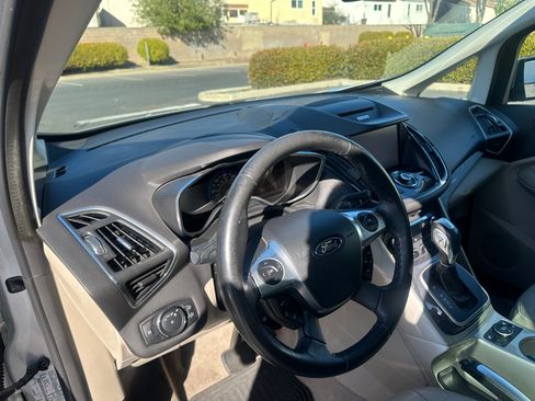 Used 2013 Ford C-MAX SEL image 12