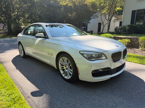 Used 2015 BMW 750i xDrive AWD/4WD image 1