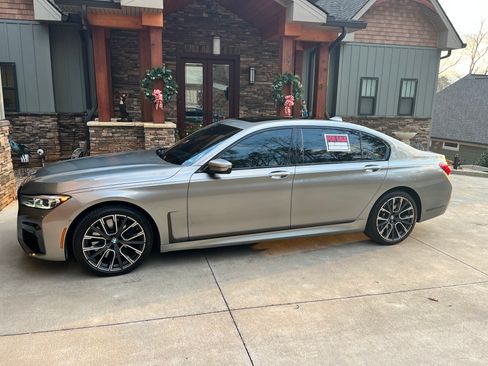 Used 2022 BMW 740i w/ M Sport Package image 1