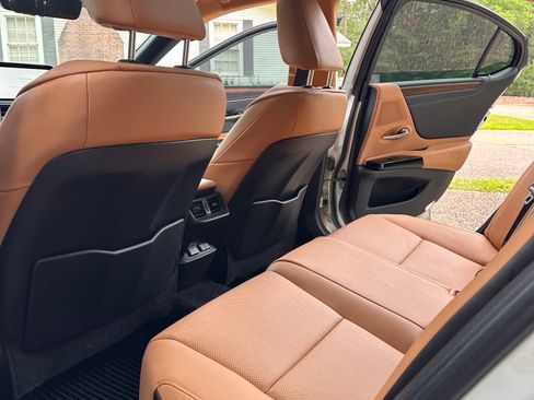 Used 2023 Lexus ES 350 w/ Premium Package image 10