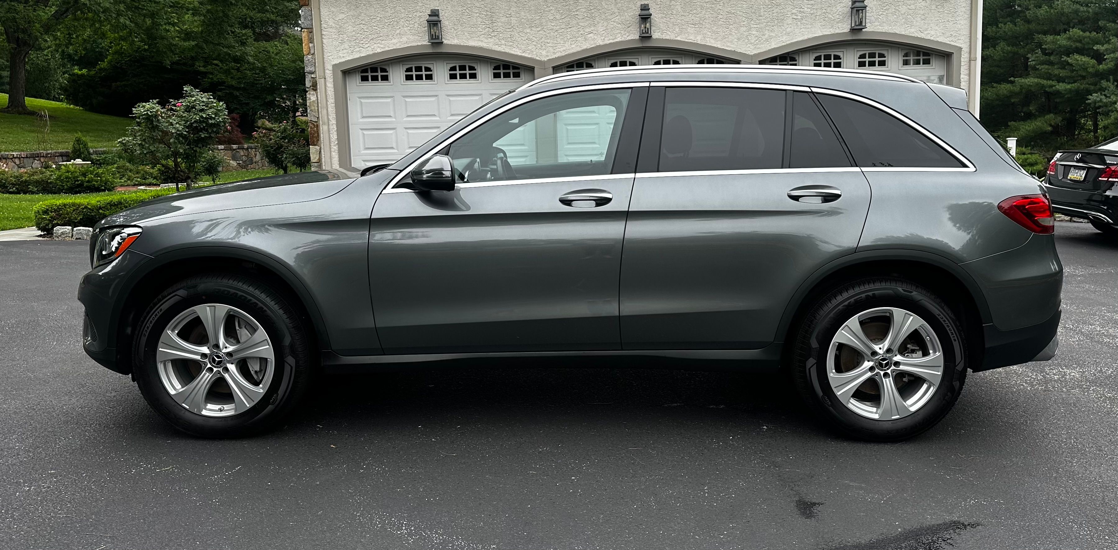 Used 2018 Mercedes-Benz GLC 300 4MATIC image 4