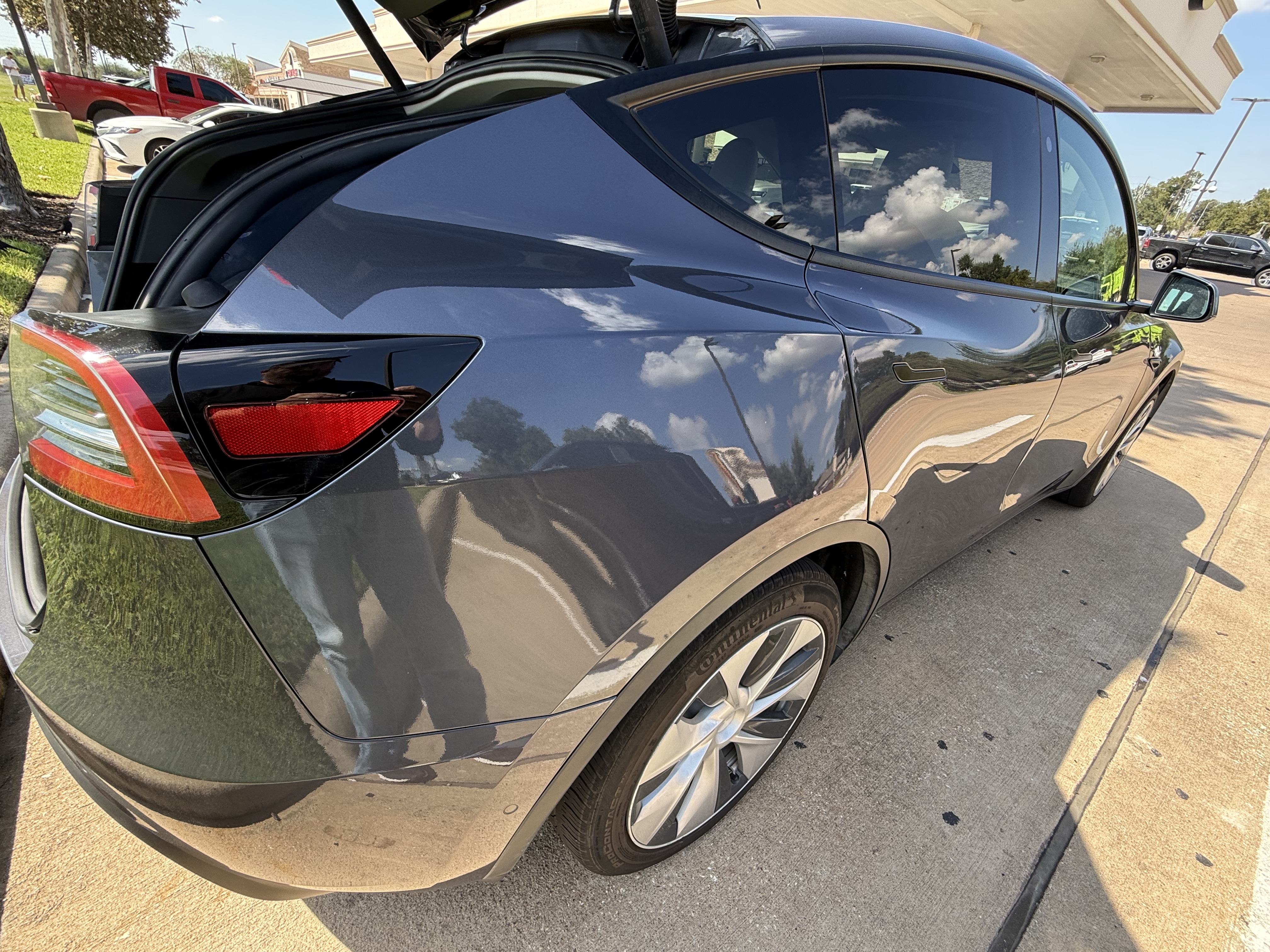 Used 2022 Tesla Model Y Long Range AWD/4WD image 17