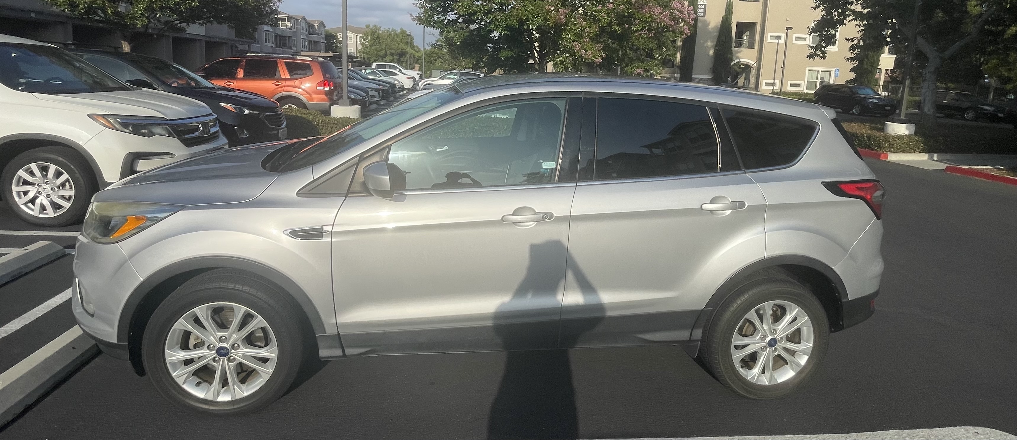 Used 2017 Ford Escape SE FWD image 2