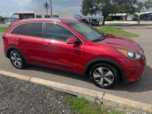 Used 2019 Kia Niro EX FWD image 9