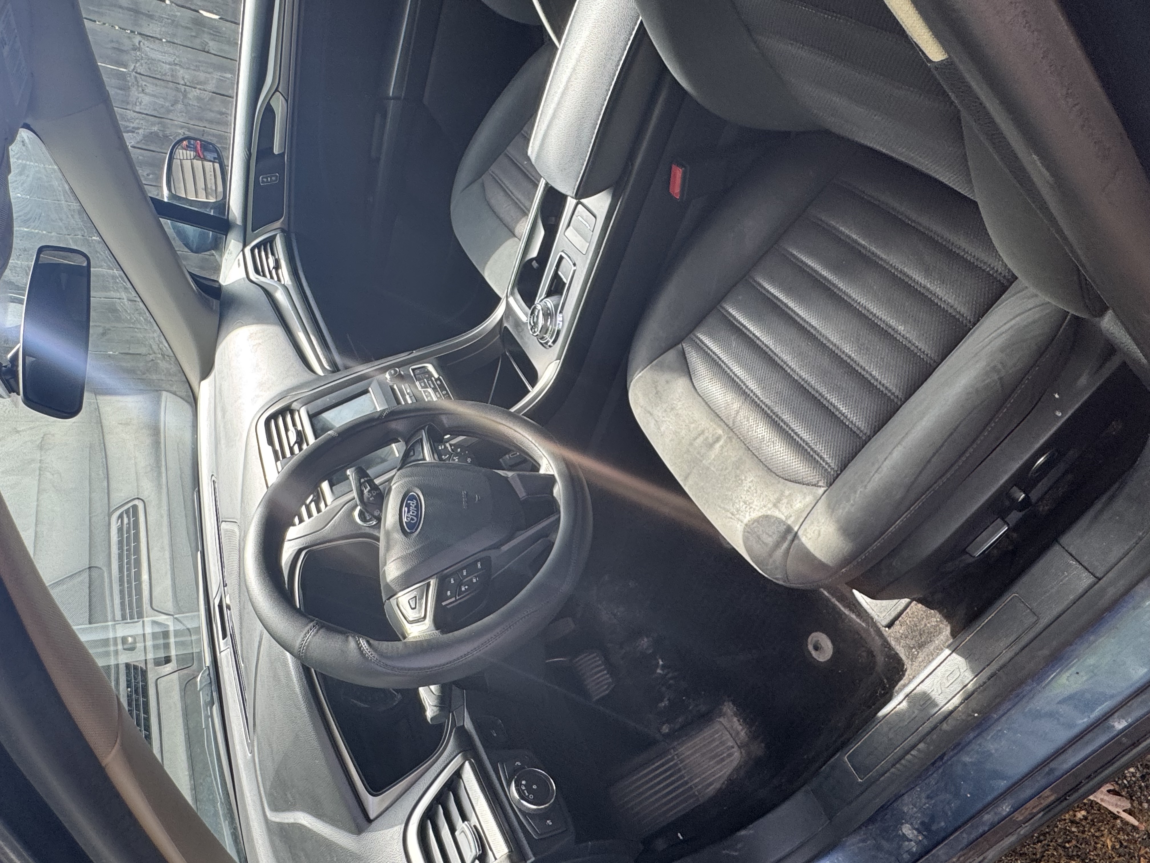 Used 2018 Ford Fusion SE w/ Fusion SE Technology Package FWD image 11