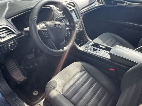 Used 2018 Ford Fusion SE w/ Fusion SE Technology Package FWD image 11