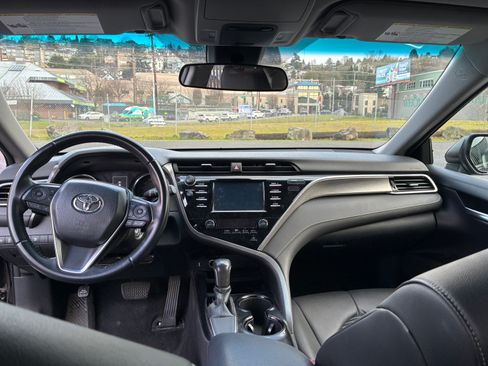 Used 2018 Toyota Camry SE image 10