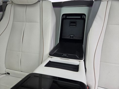 Used 2023 Mercedes-Benz Maybach GLS 600 4MATIC image 18